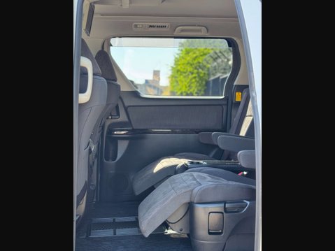 Toyota Alphard Hybrid 22