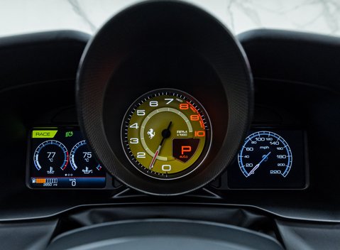 Ferrari F8 Spider 20