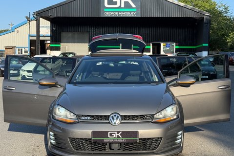 Volkswagen Golf GTD - PANORAMIC ROOF - ACC - SPORT AND SOUND PACK - CARPLAY 14