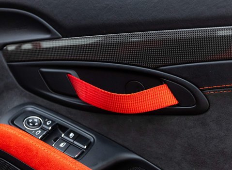 Porsche 911 GT2 RS (991) 23