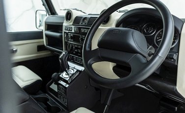 Land Rover Defender 110 Works V8 70th Edition 9
