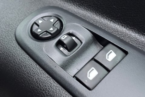 Vauxhall Combo L2H1 2300 Dynamic Panel Van 33