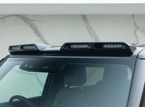 Land Rover Defender 90 V8 P525 URBAN 32