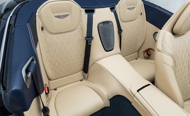 Aston Martin DB12 Volante 21