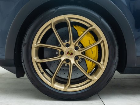 Porsche Cayenne TURBO E-HYBRID Coupe with GT Package