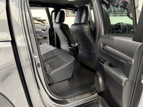 Toyota Hilux INVINCIBLE X 4WD 48V MHEV AUTO 52