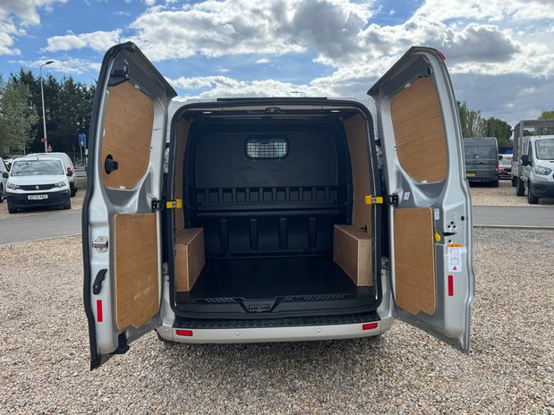 Ford Transit Custom Crew Cab AUTO SWB L1H1 Low Roof Limited 320 Air Con Alloys Sensors Cam EURO 9