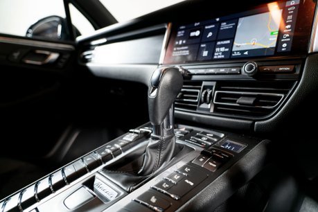 Porsche Macan GTS PDK. WARRANTY. EXCELLENT PSH. SPORT DESIGN PACKAGE. SPORTS EXHAUST. 22