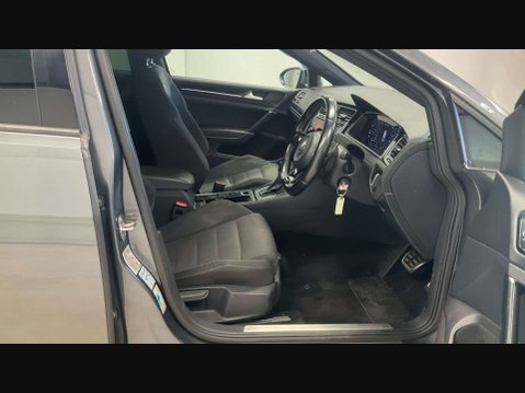 Volkswagen Golf 2.0 Golf R TSi Semi-Auto 4WD 5dr 11