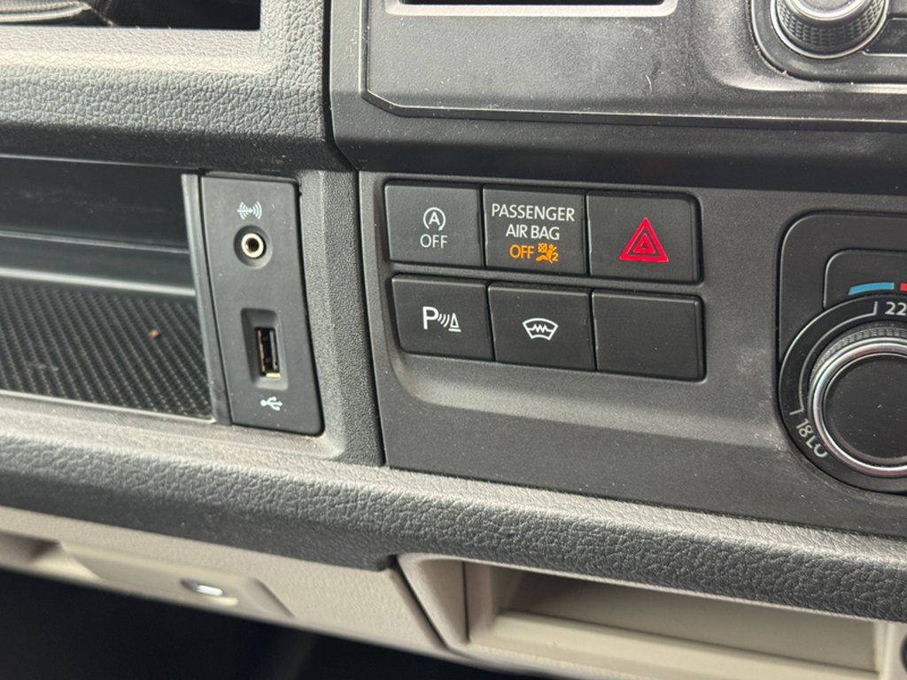 2017 Volkswagen TransporterAUTO SWB L1H1 SPORTlINE T32 Air Con Nav Sensors EURO 6 NO VAT DSG — thumbnail 37 of 51