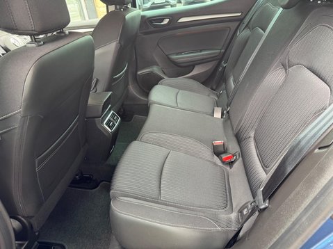 Renault Megane ICONIC TCE 21