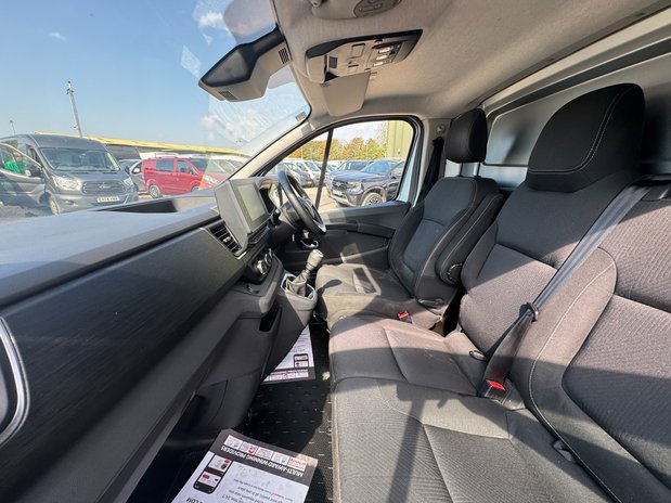 Renault Trafic LWB L2H1 Low Roof Sport Ll30 Air Con Sensors EURO 6 12
