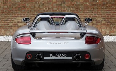 Porsche Carrera GT 7