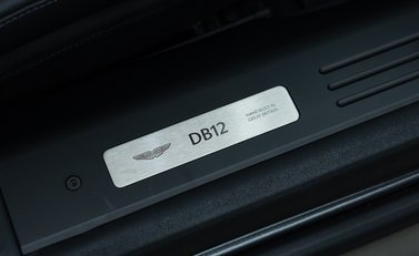 Aston Martin DB12 V8 21