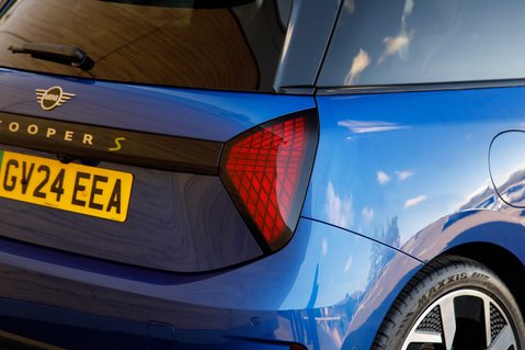 Mini Hatch SE EXCLUSIVE 10