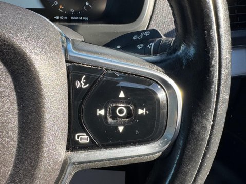 Volvo XC90 2.0 D5 Momentum Geartronic 4WD Euro 6 (s/s) 5dr 36