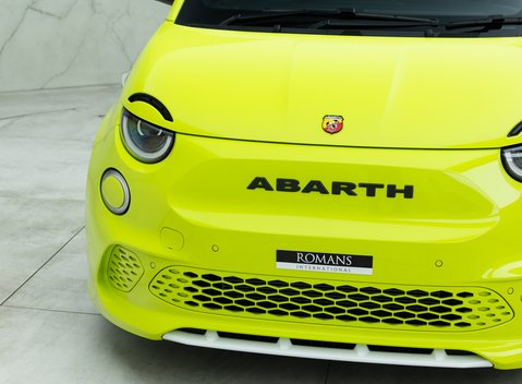 Abarth 500e Scorpionissima Cabrio 29