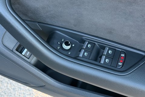 Audi A4 AVANT TDI S LINE MHEV - REVERSE CAMERA - 8 AUDI MAIN DEALER SERVICES 34
