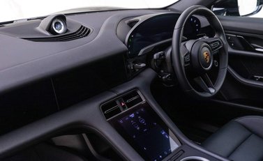 Porsche Taycan 4 CROSS TURISMO 12