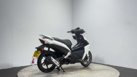 Honda Vision NSC 50 R 2014 17K RUNNING PROJECT SCOOTER 50CC SPARES OR REPAIR 2