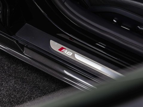 Audi R8 5.2 FSI V10 Coupe 2dr Petrol S Tronic Euro 6 (s/s) (540 ps) 60