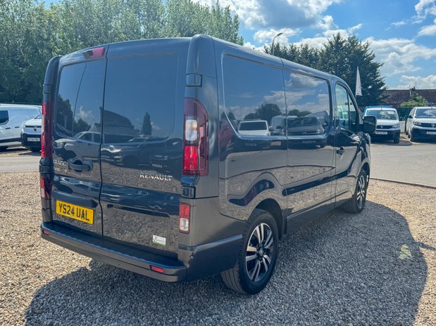 Renault Trafic AUTO SWB L1H1 Sport SL30 Air Con Alloys Camera Nav Sensors EURO 6 6