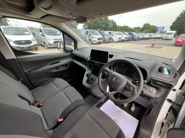 Vauxhall Combo LWB L2H1 (SOLD) Low Roof Sportive 2300 Air Con Sensors EURO 6 NO VAT 28