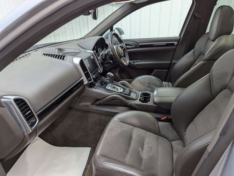 Porsche Cayenne 3.0 Cayenne D Platinum Edition V6 Tiptronic S A 4WD 5dr 53