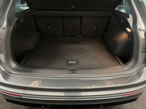 Volkswagen Tiguan 2.0 Tiguan R-Line TSi BlueMotion Technology 4Motion DSG 4WD 5dr 30