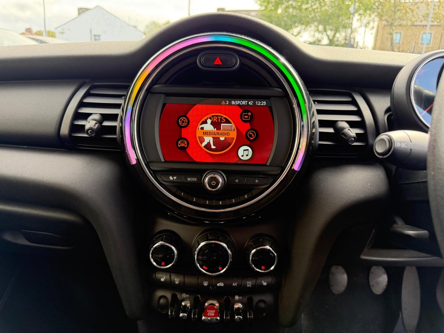 2020 MINI Hatch — image 11
