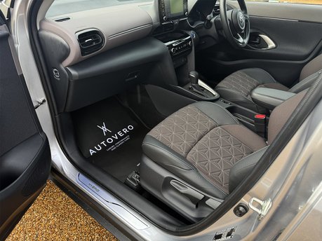 Toyota Yaris Cross EXCEL 43