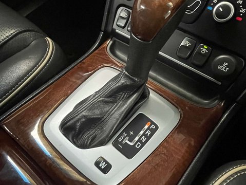 Volvo XC90 2.4 XC90 Executive D5 AWD Auto 4WD 5dr 24