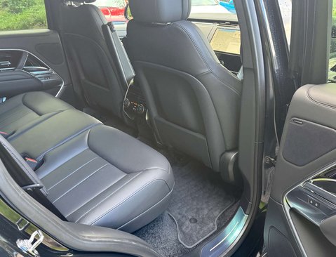 Land Rover Range Rover 3.0 Range Rover SE D MHEV Auto 4WD 5dr 20