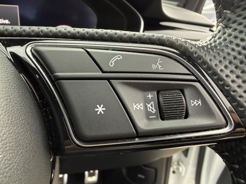 Audi A4 2.0 TDI 40 Black Edition Estate 5dr Diesel S Tronic quattro Euro 6 (s/s) (1 28