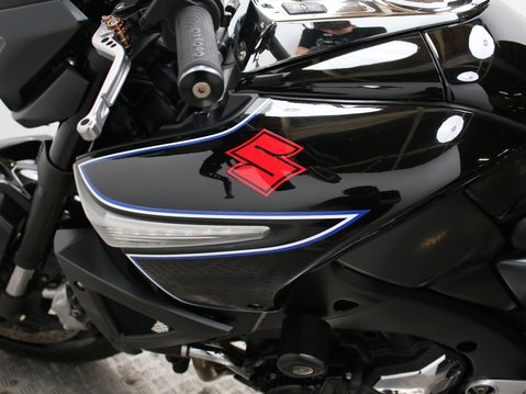 Suzuki GSX1300 B-King GSX 1300 28