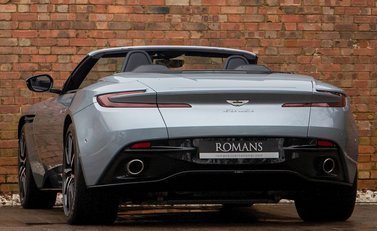 Aston Martin DB11 Volante 3