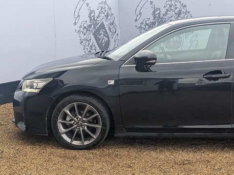 Lexus CT 200H F SPORT 5