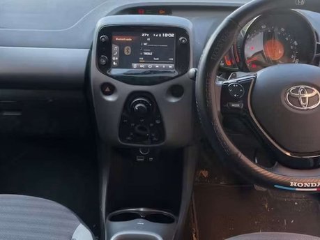 Toyota Aygo 1.0 VVT-i x-play Hatchback 5dr Petrol x-shift Euro 6 (71 ps) 7