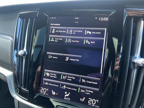 Volvo V90 2.0 D5 PowerPulse R-Design Pro Estate 5dr Diesel Auto AWD Euro 6 (235 ps) 34