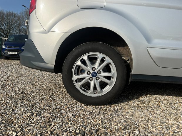 Ford Transit Connect AUTO SWB L1H1 Limited 200 Air Con Alloys Sensors EURO 6 NO VAT 20