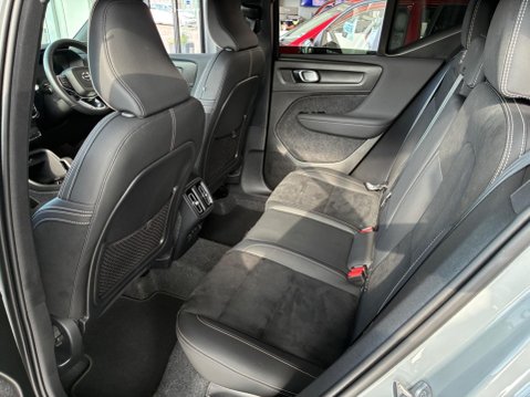Volvo XC40 2.0 B4 MHEV Plus Dark DCT Auto Euro 6 (s/s) 5dr 15