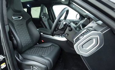 Land Rover Range Rover Sport 5.0 SVR Carbon Edition 11