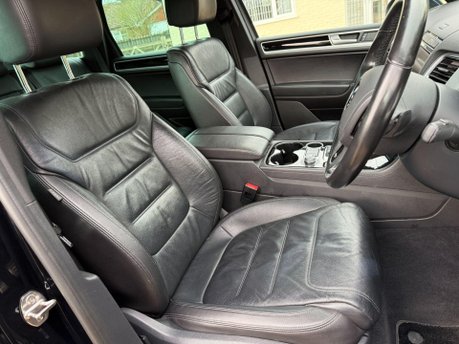 Volkswagen Touareg 3.0 TDI V6 R-Line Plus Tiptronic 4WD Euro 6 (s/s) 5dr 27