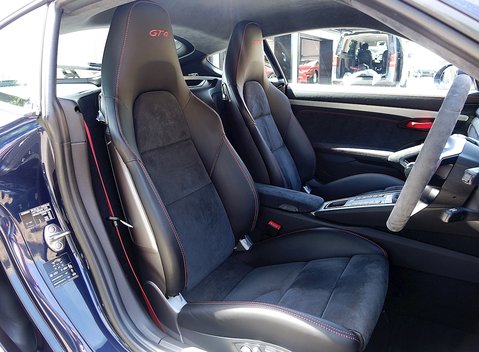 Porsche Cayman GT4 12