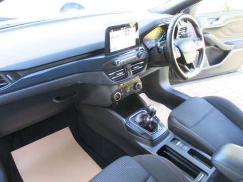 Ford Focus 1.0T EcoBoost ST-Line Euro 6 (s/s) 5dr 15