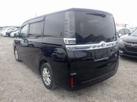 Toyota Voxy Hybrid 4