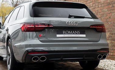 Audi S4 Avant Black Edition 27