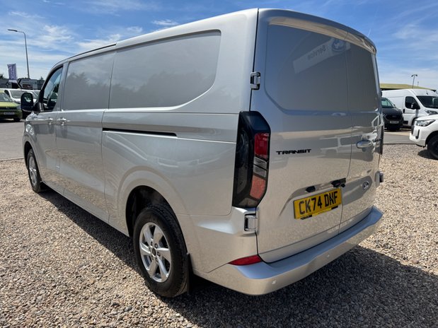 Ford Transit Custom LWB L2H1 [SOLD CM] Low Roof Limited 300 Air Con Alloys Cam Sensors EURO 6 10