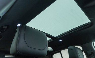 Land Rover Defender 110 D300 X 11