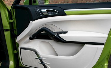 Porsche Cayenne Turbo S 21